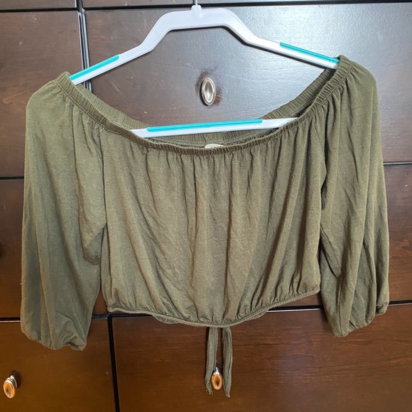 LA hearts green off the shoulder crop top - Picture 2 of 3